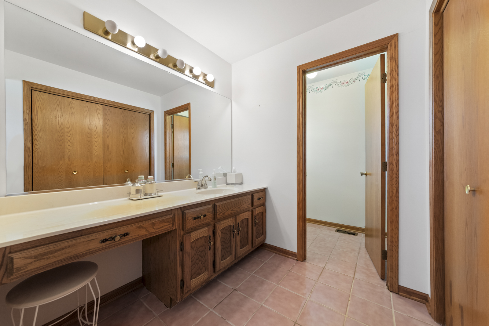 10S467 Rutgers Court, Downers Grove, IL 60516