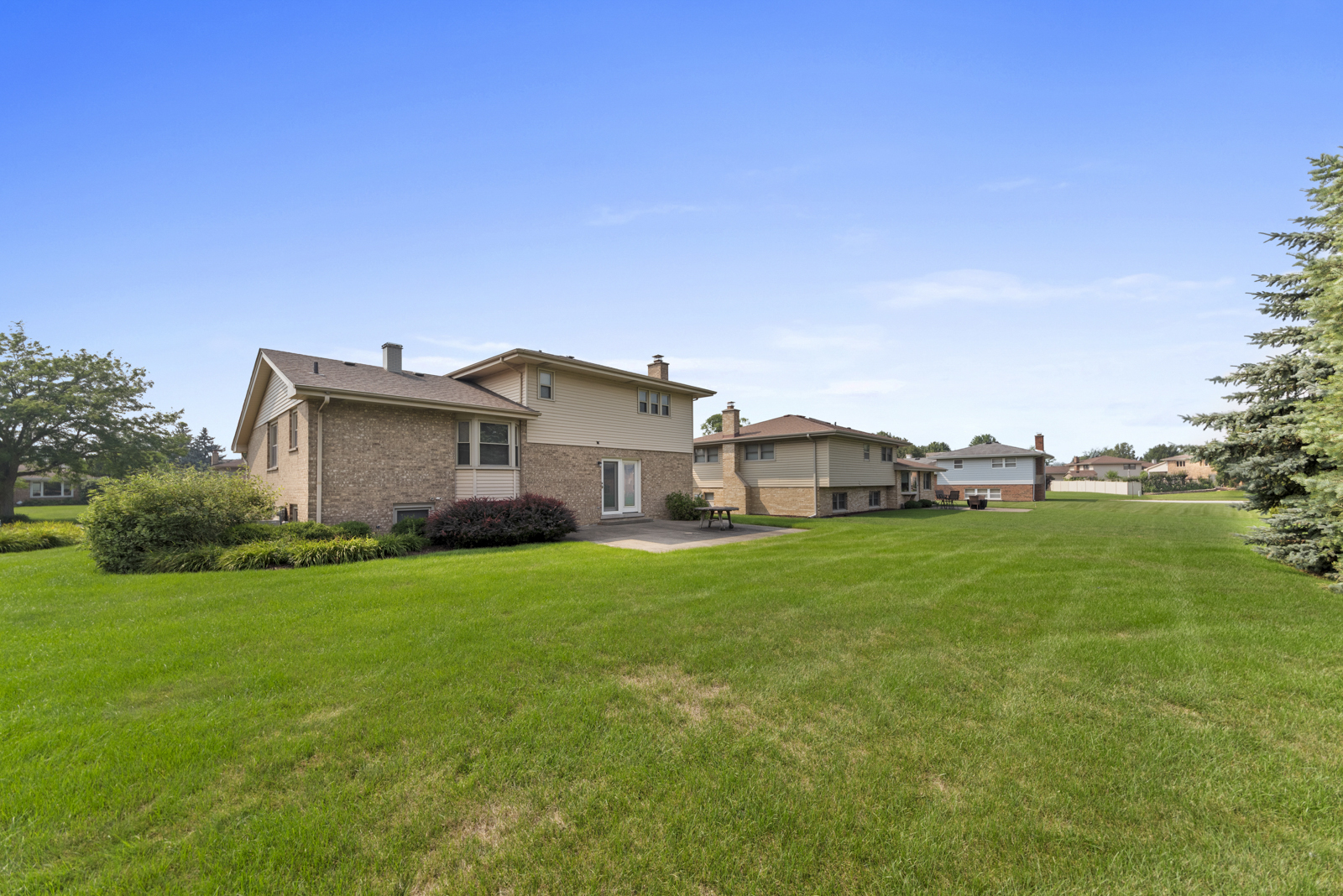 10S467 Rutgers Court, Downers Grove, IL 60516