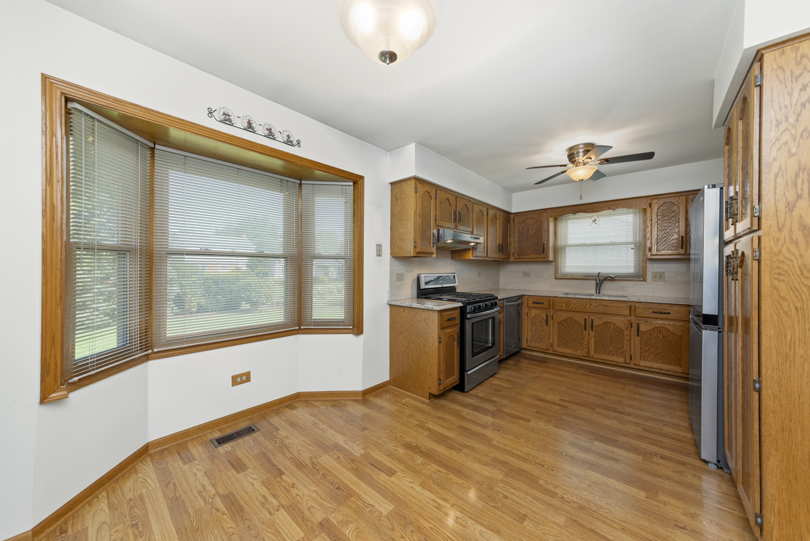 10S467 Rutgers Court, Downers Grove, IL 60516