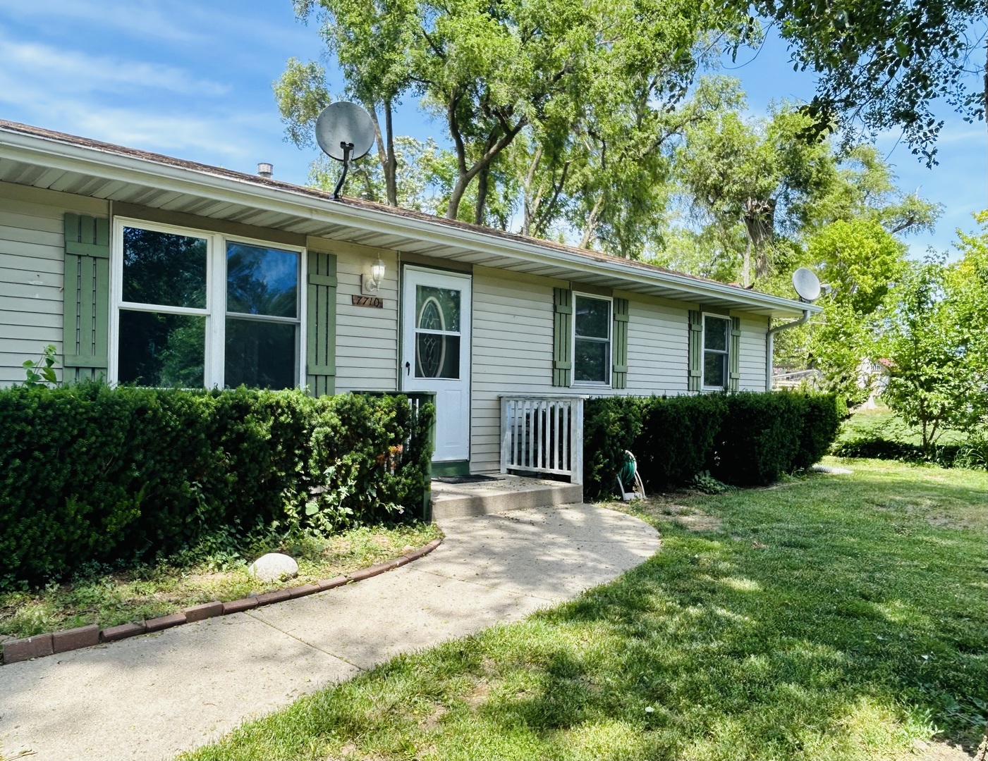 7710 E Sunset Drive, Wonder Lake, IL 60097