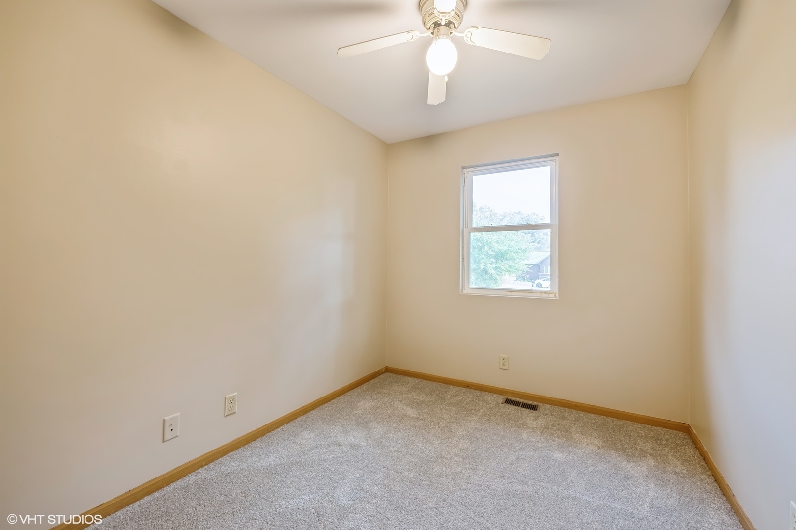 7710 E Sunset Drive, Wonder Lake, IL 60097