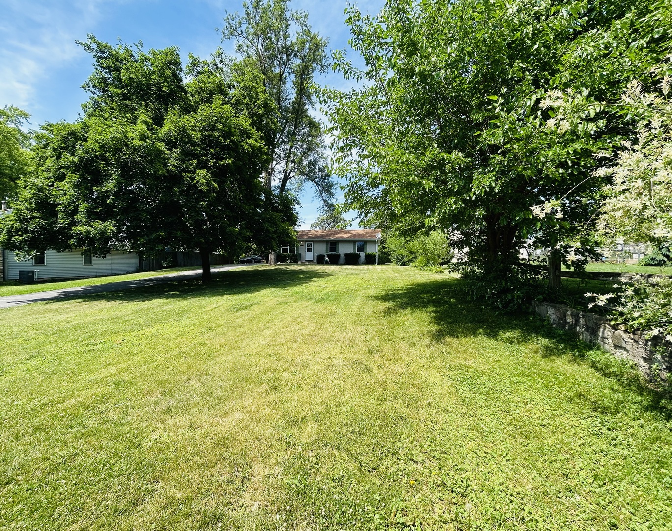 7710 E Sunset Drive, Wonder Lake, IL 60097