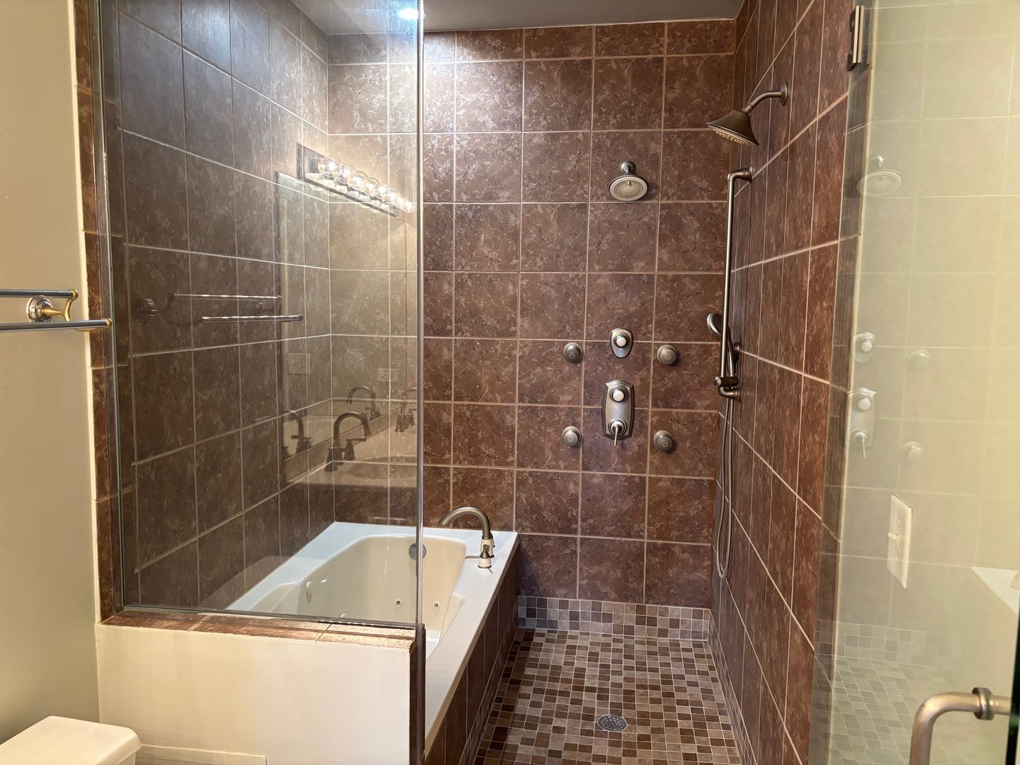 331 E 17th Street, Chicago, IL 60616