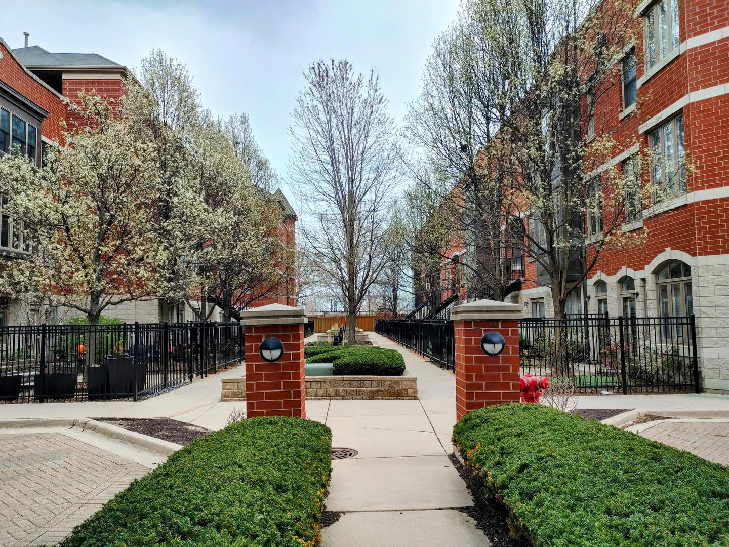331 E 17th Street, Chicago, IL 60616