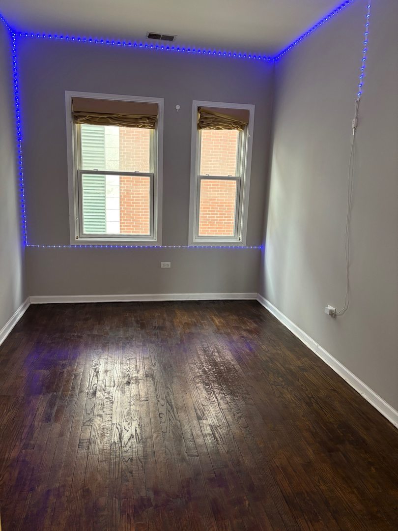 331 E 17th Street, Chicago, IL 60616