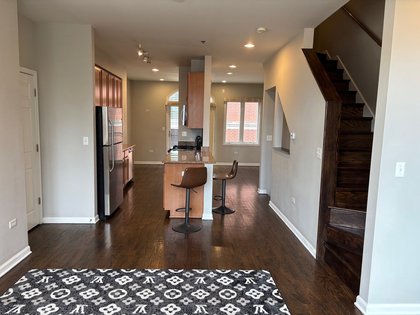 331 E 17th Street, Chicago, IL 60616