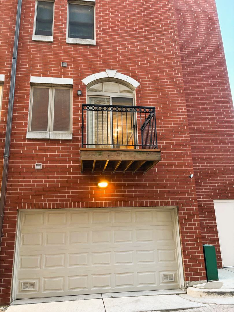 331 E 17th Street, Chicago, IL 60616