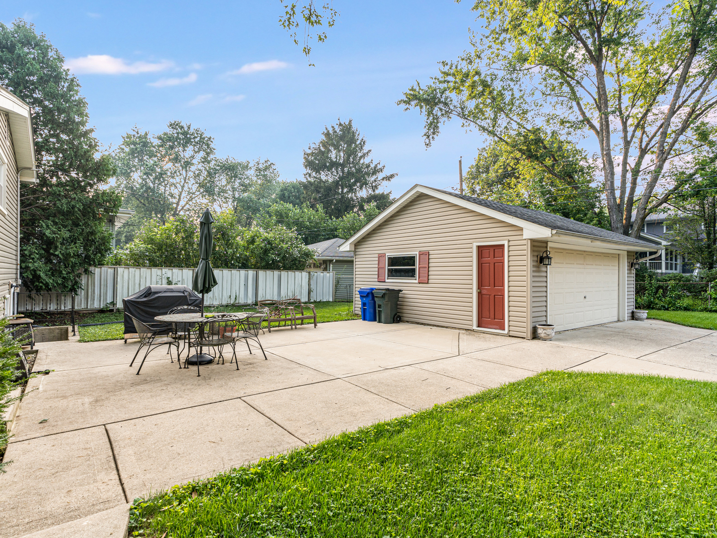 556 Lowden Avenue, Glen Ellyn, IL 60137
