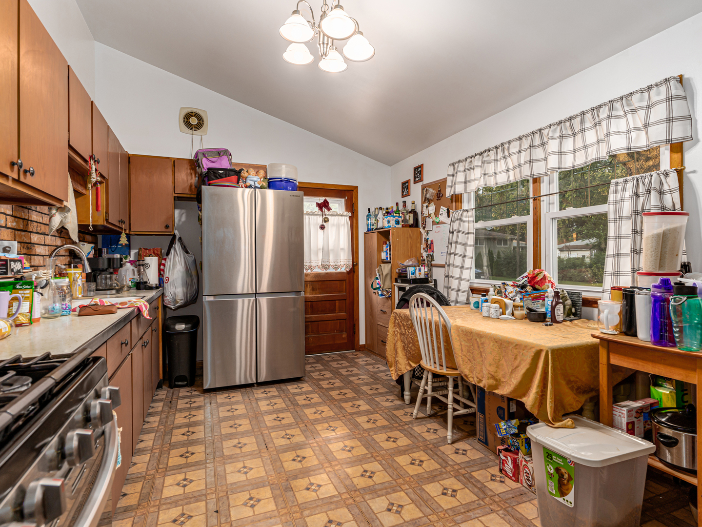 556 Lowden Avenue, Glen Ellyn, IL 60137