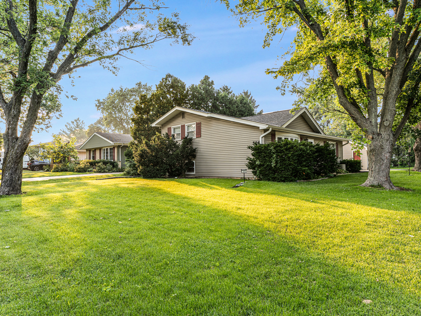 556 Lowden Avenue, Glen Ellyn, IL 60137