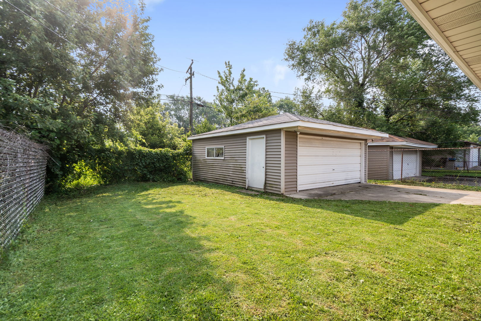16213 Wolcott Avenue, Markham, IL 60428