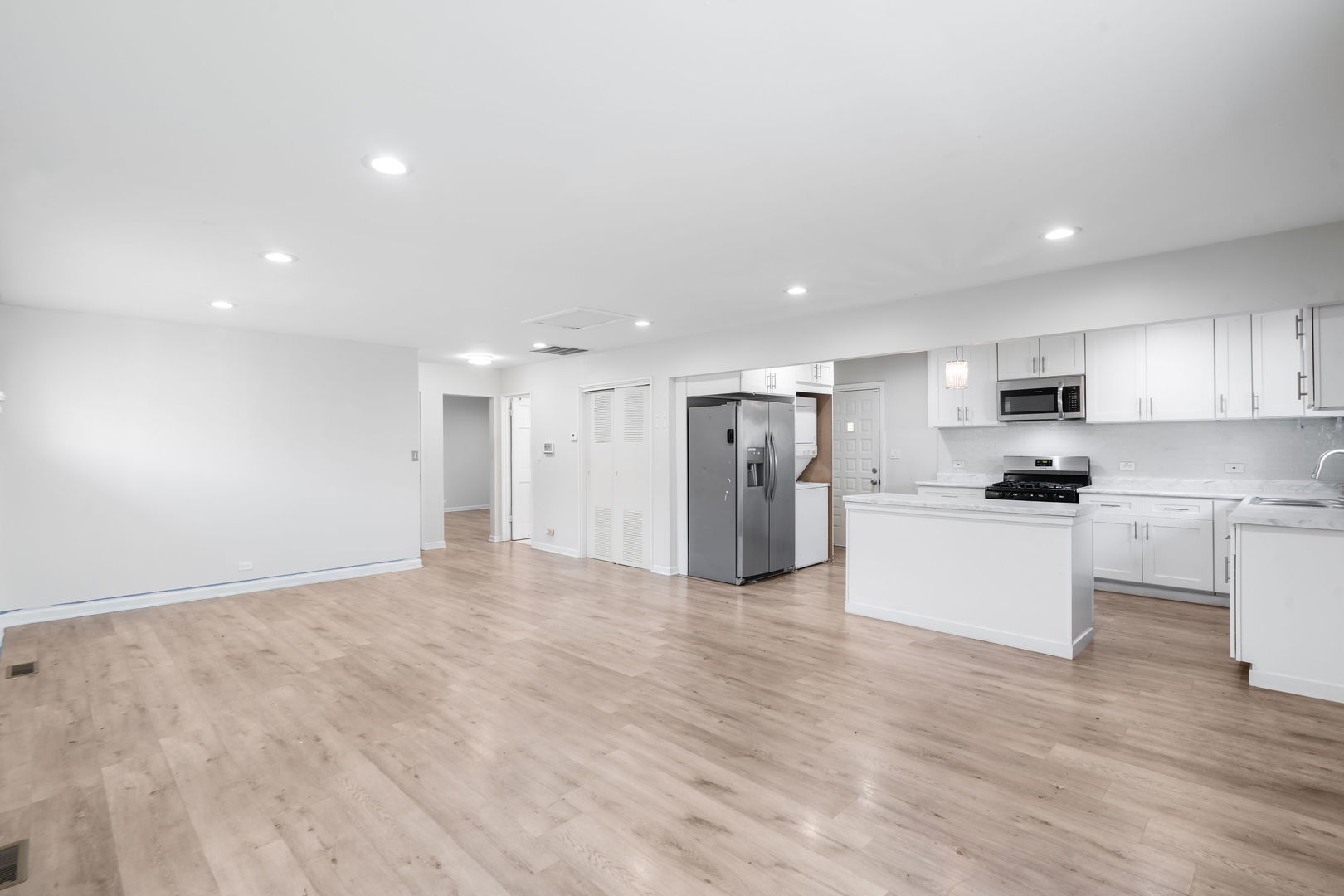 16213 Wolcott Avenue, Markham, IL 60428