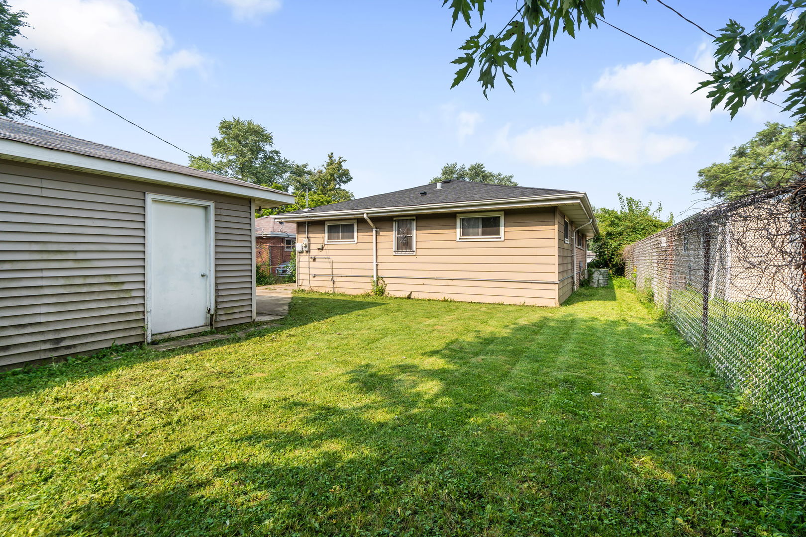 16213 Wolcott Avenue, Markham, IL 60428