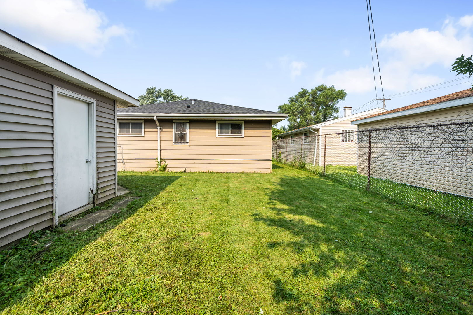 16213 Wolcott Avenue, Markham, IL 60428