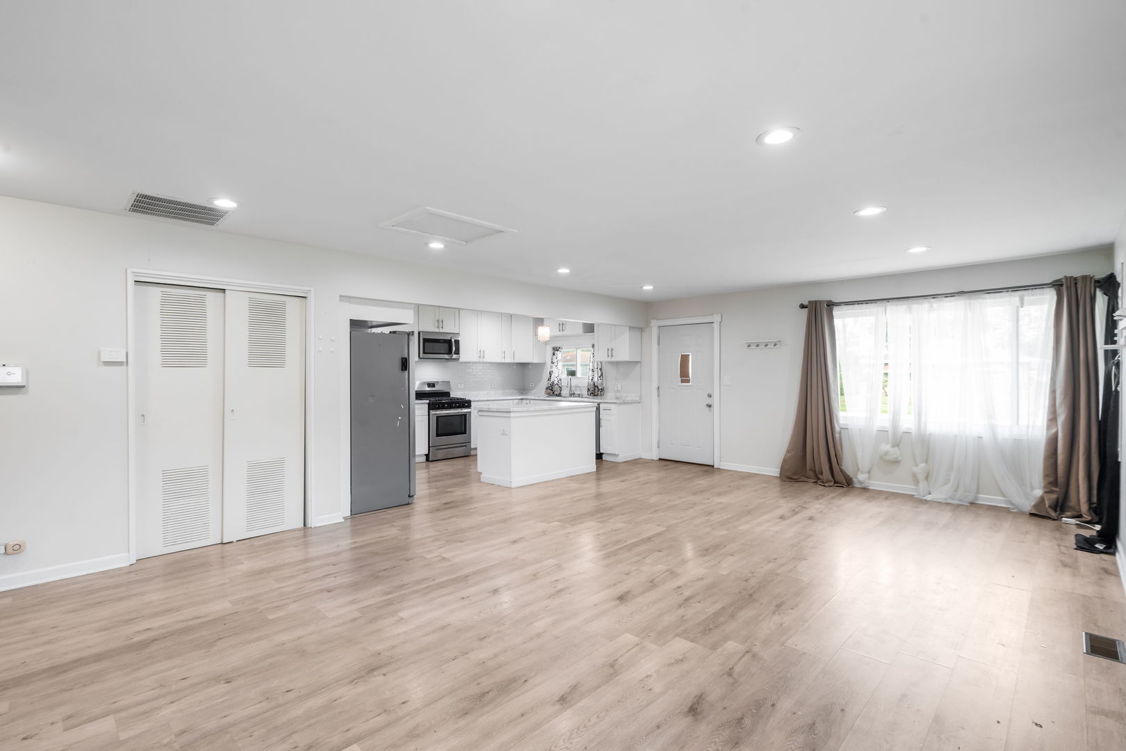 16213 Wolcott Avenue, Markham, IL 60428