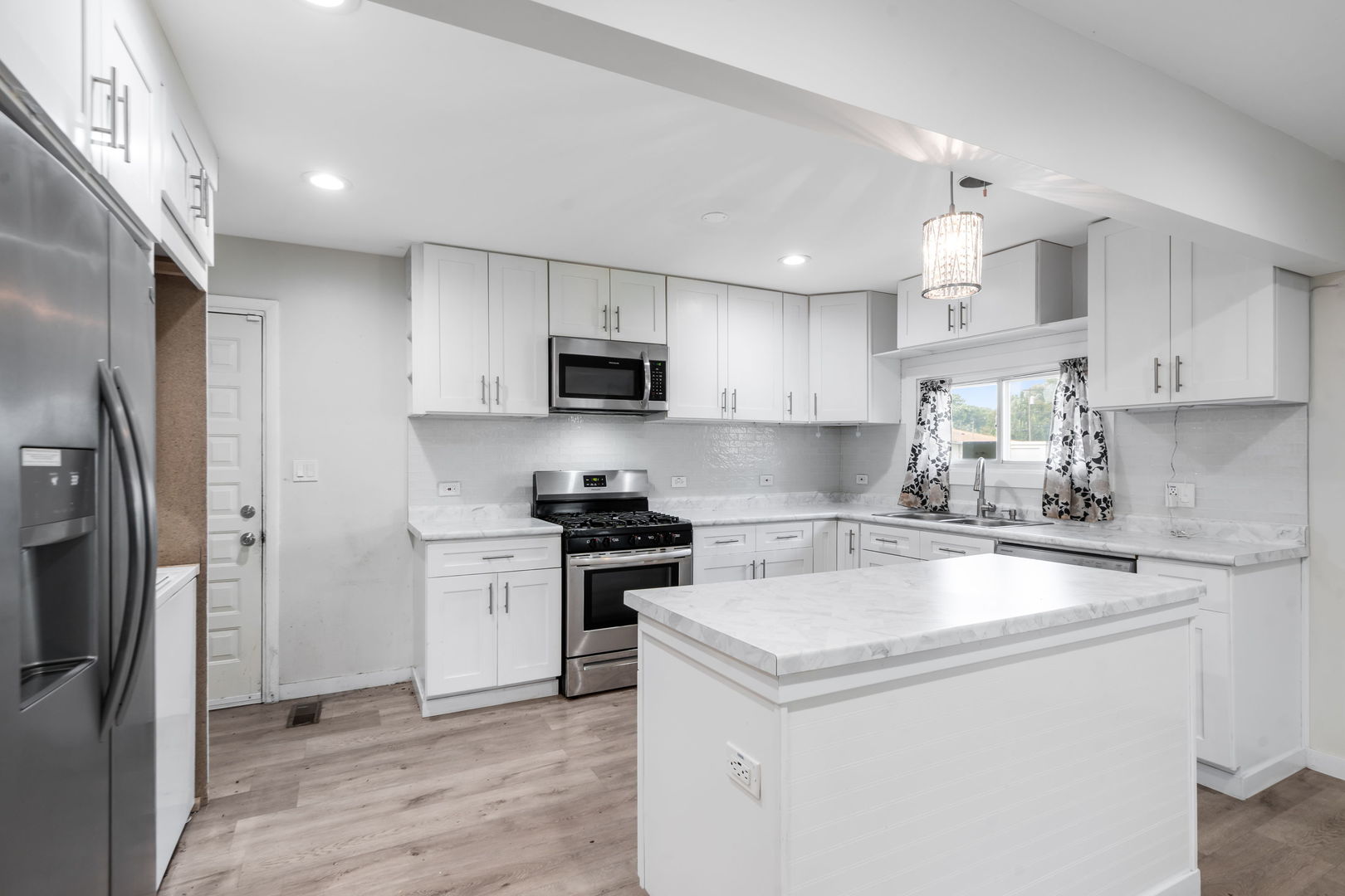 16213 Wolcott Avenue, Markham, IL 60428