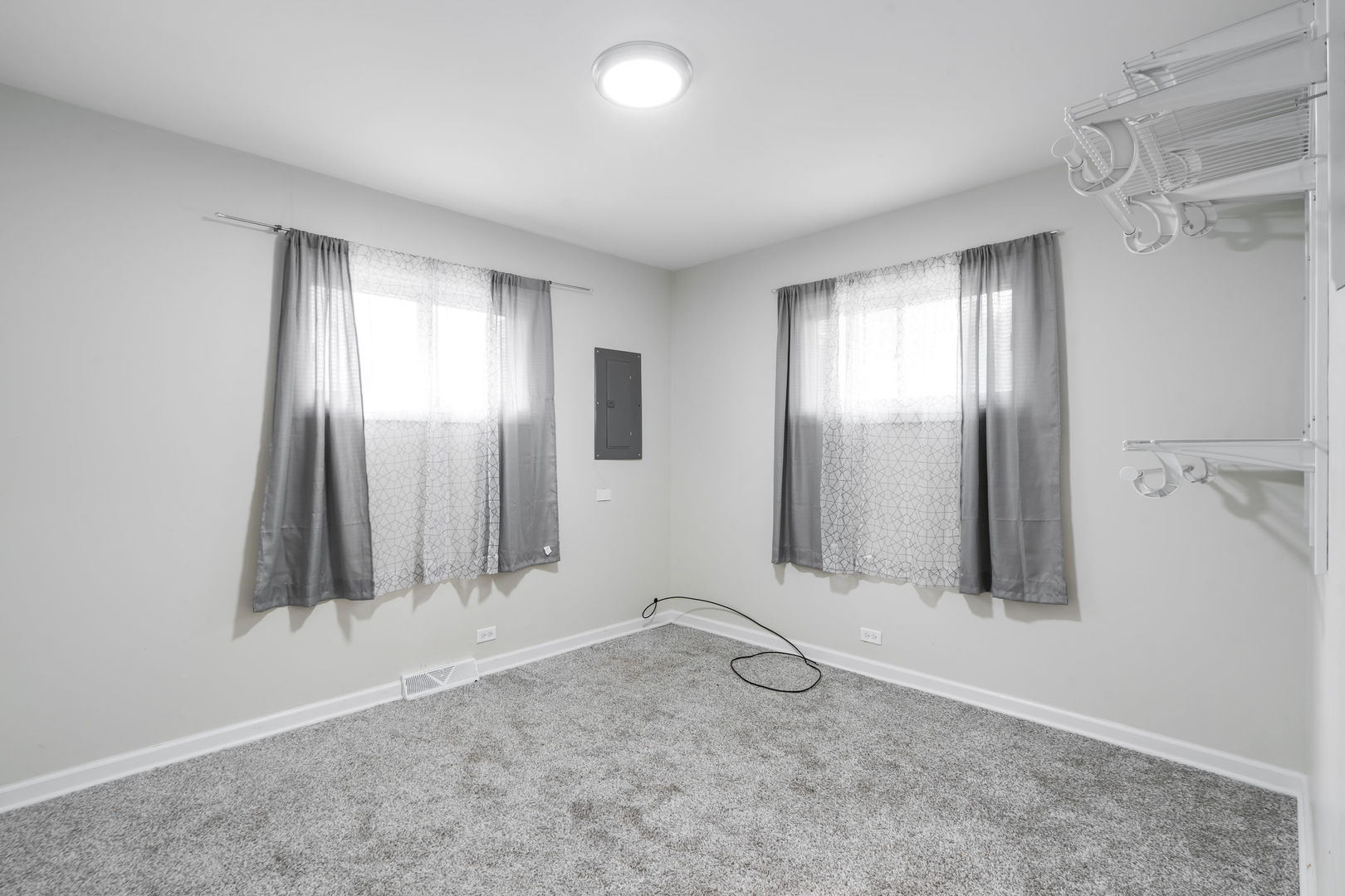 16213 Wolcott Avenue, Markham, IL 60428