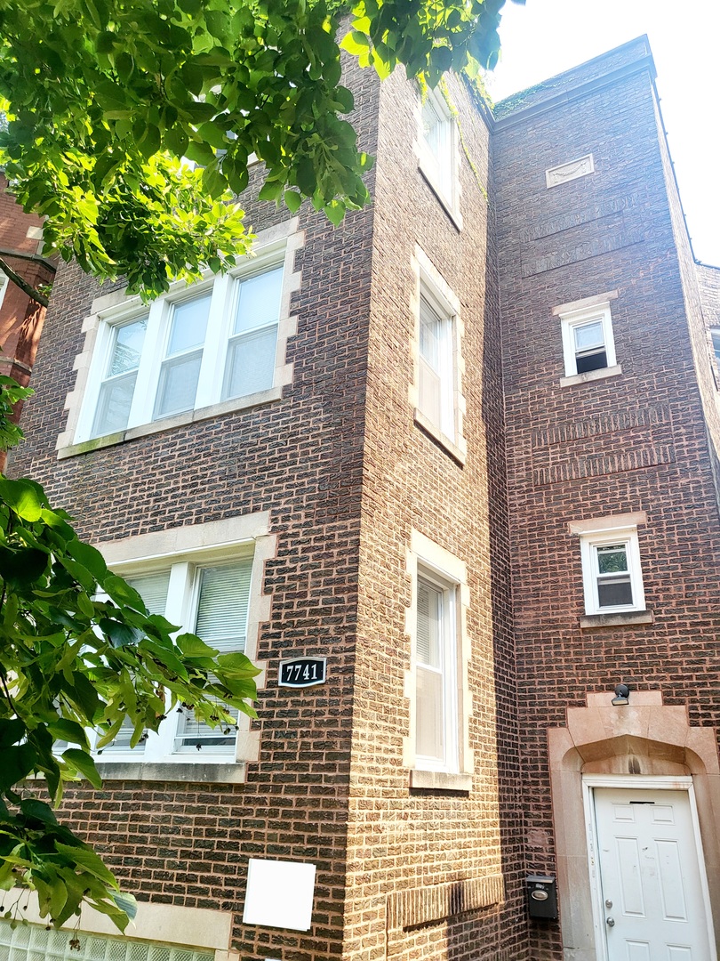 7741 S Yates Boulevard #2, Chicago, IL 60649