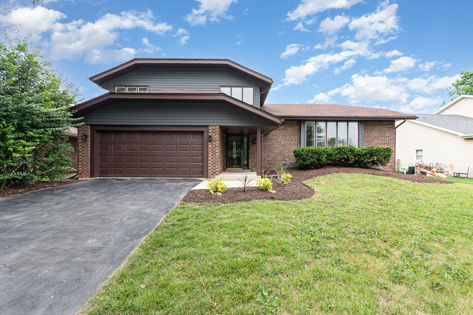 5728 Antler Lane, Westmont, IL 60559