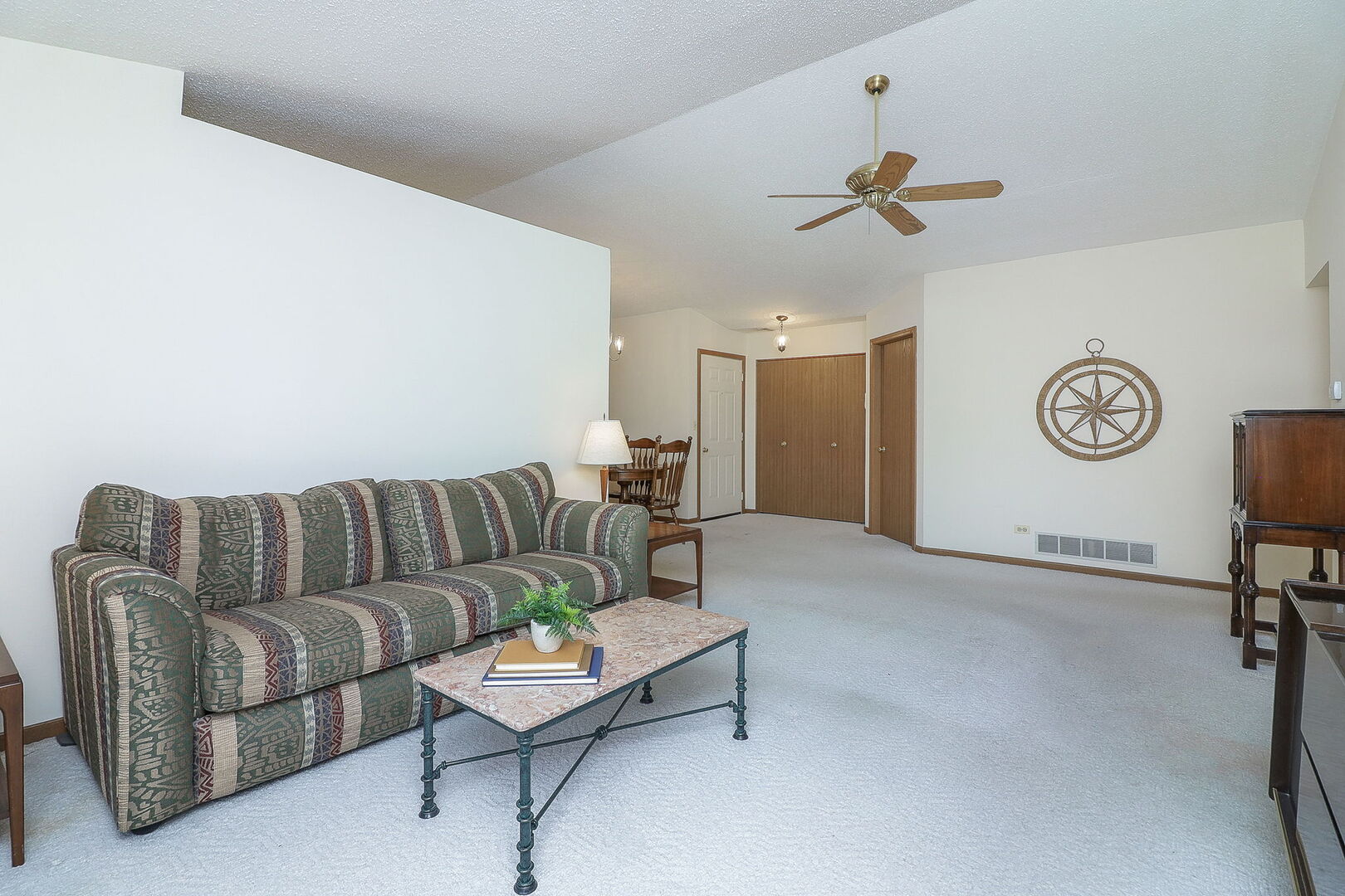 315 Deer Glen Way #2D, Bloomingdale, IL 60108
