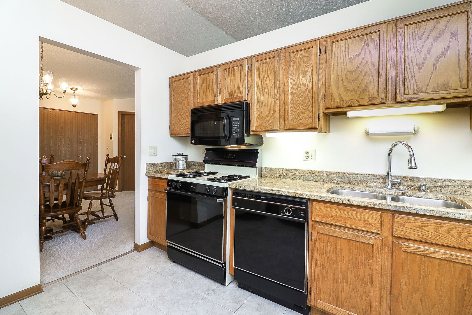 315 Deer Glen Way #2D, Bloomingdale, IL 60108