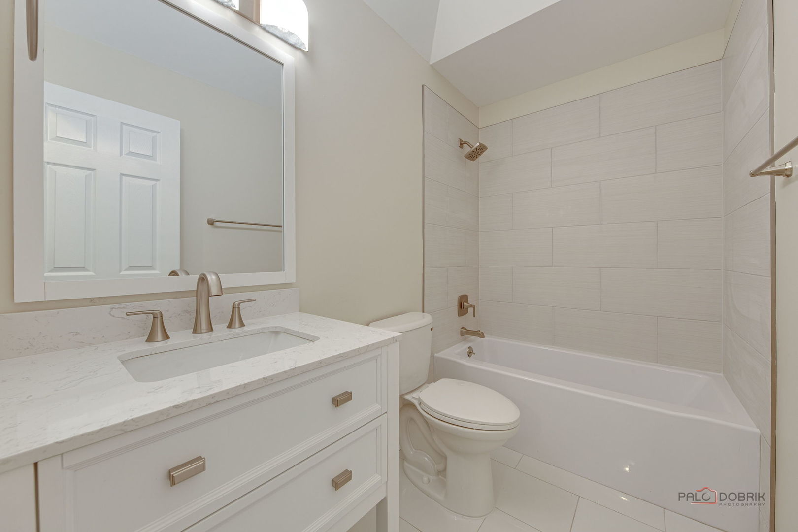 2482 Wyeth Drive, West Chicago, IL 60185