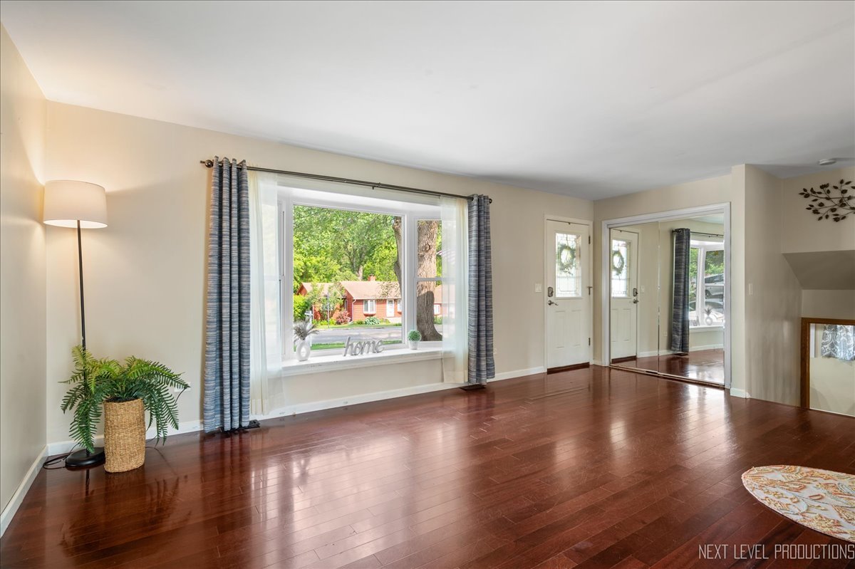 6416 W Rawson Bridge Road, Cary, IL 60013