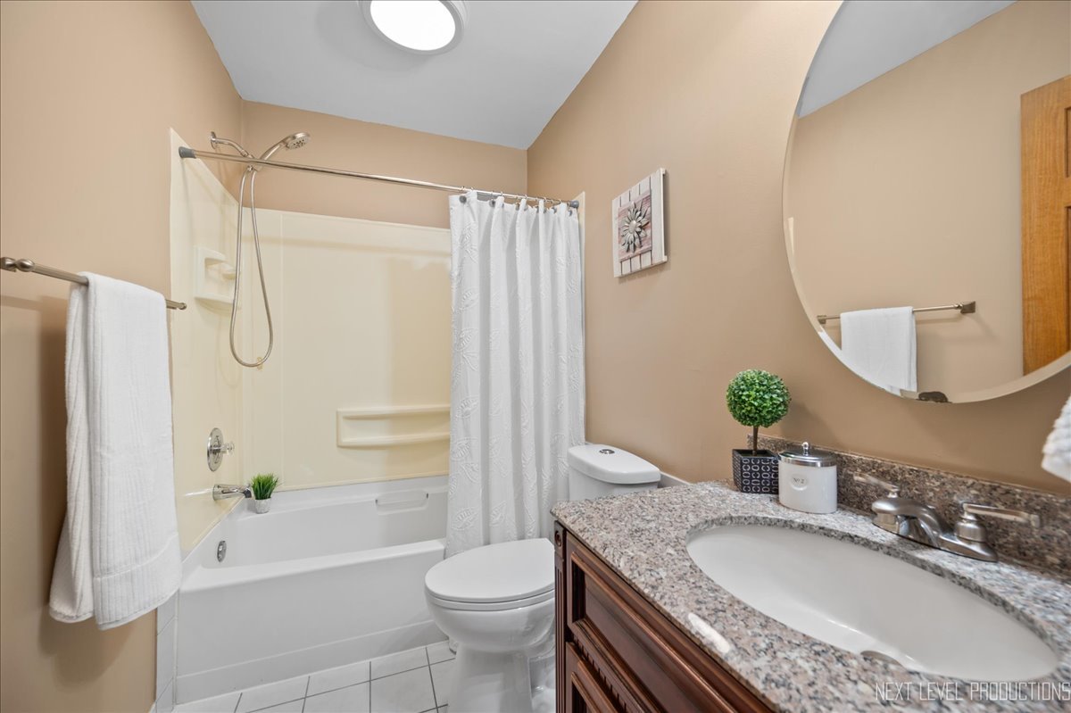 6416 W Rawson Bridge Road, Cary, IL 60013
