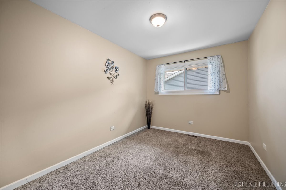 6416 W Rawson Bridge Road, Cary, IL 60013