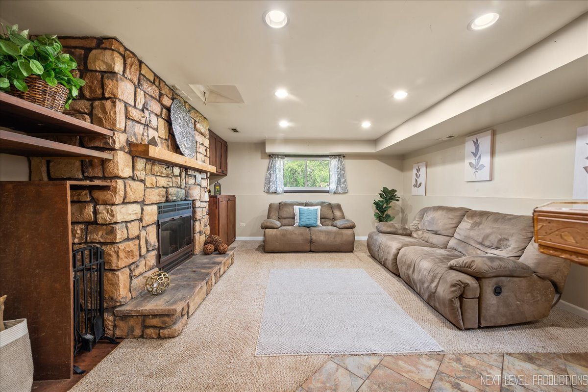 6416 W Rawson Bridge Road, Cary, IL 60013