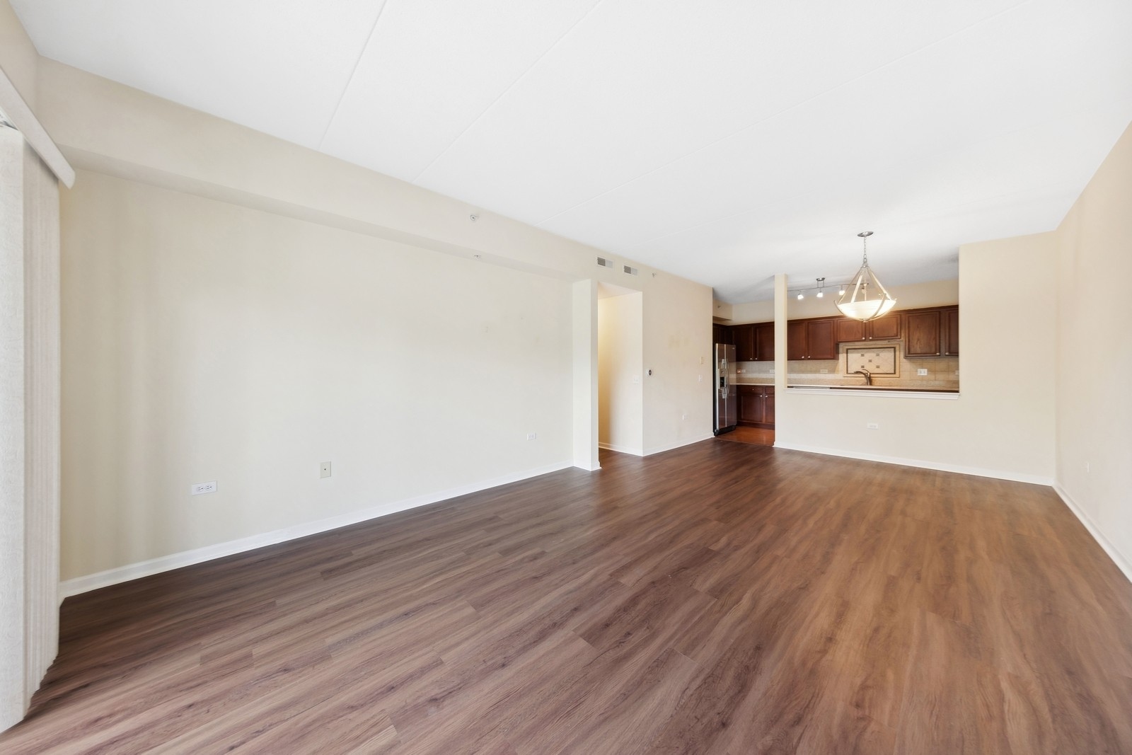 434 McDaniels Circle #304, Clarendon Hills, IL 60514