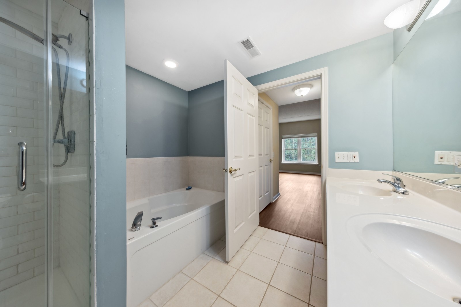 434 McDaniels Circle #304, Clarendon Hills, IL 60514