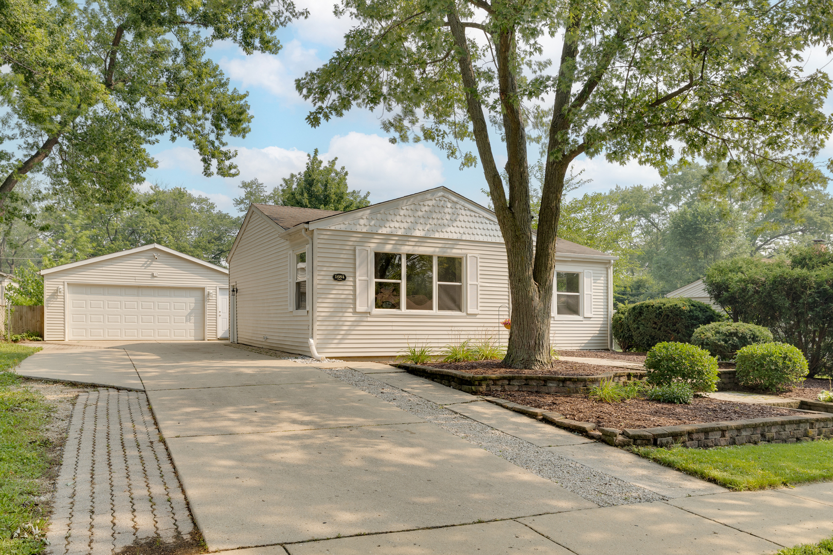 1684 POPLAR Avenue, Hanover Park, IL 60133