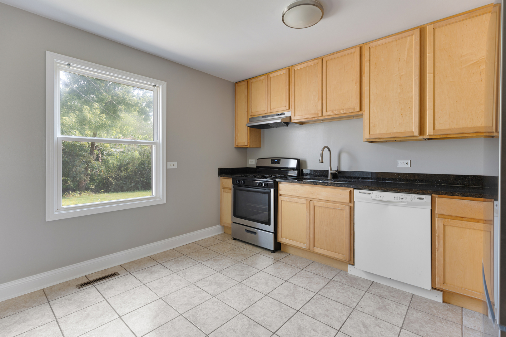 1684 POPLAR Avenue, Hanover Park, IL 60133