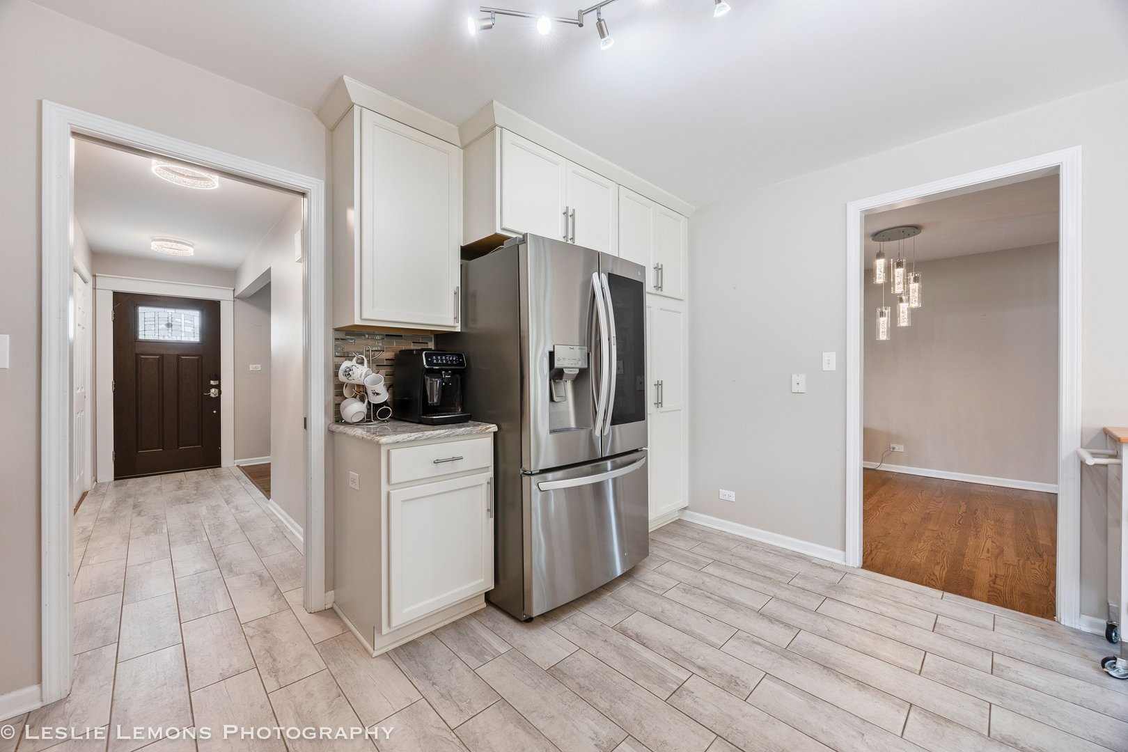 1917 Holly Avenue, Darien, IL 60561
