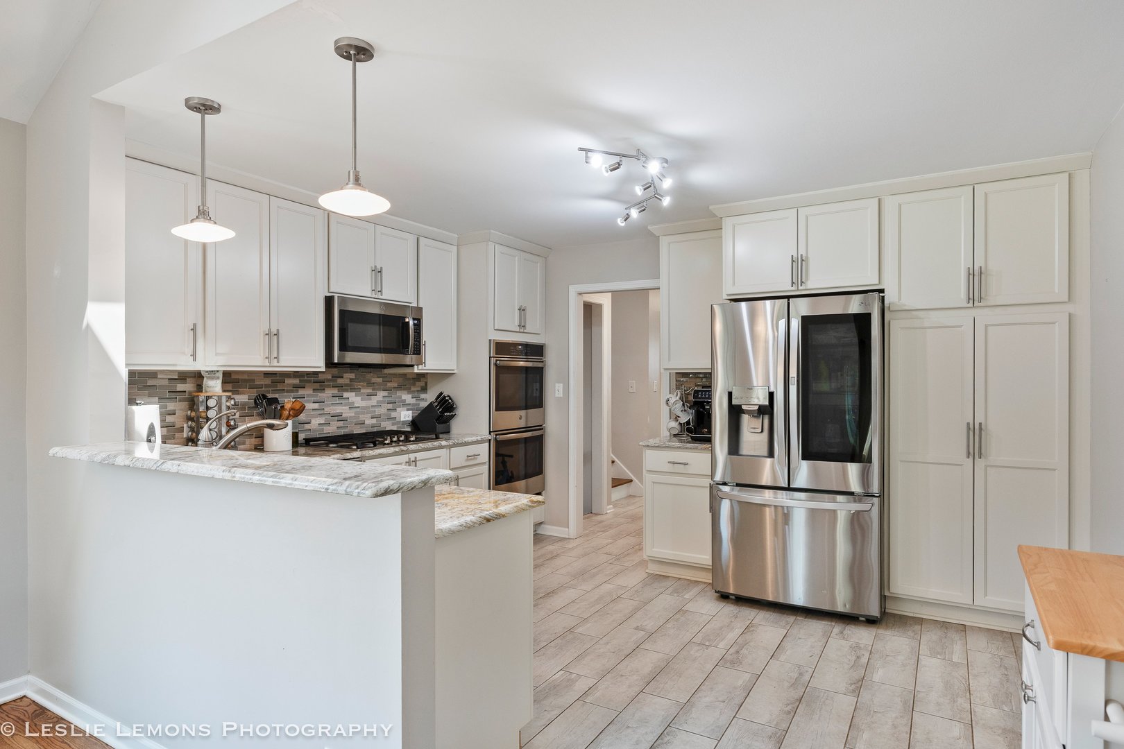 1917 Holly Avenue, Darien, IL 60561
