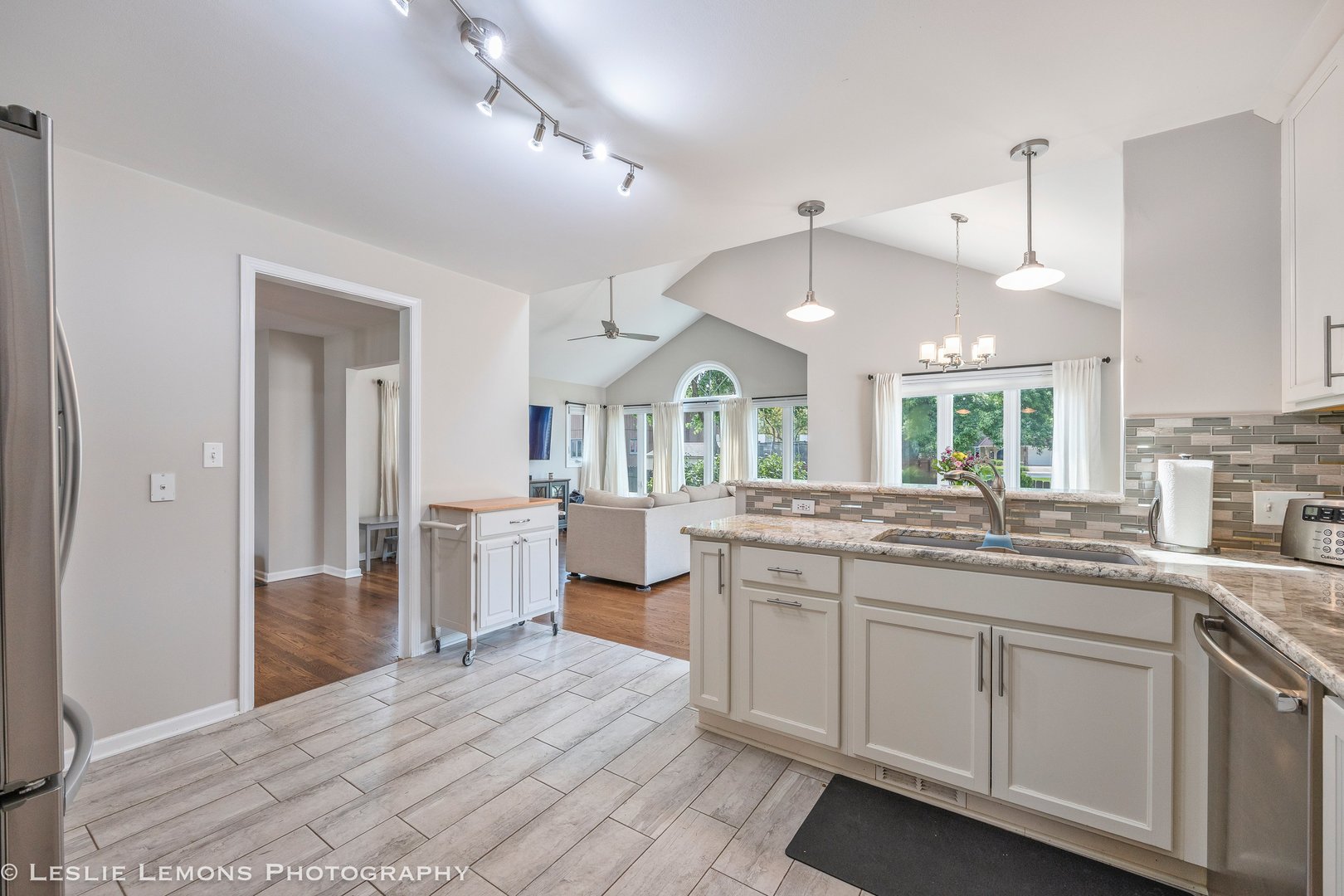 1917 Holly Avenue, Darien, IL 60561