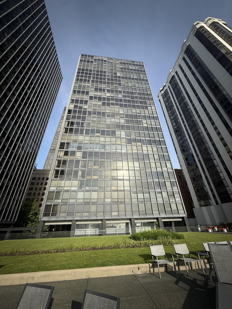 910 N Lake Shore Drive #1620, Chicago, IL 60611