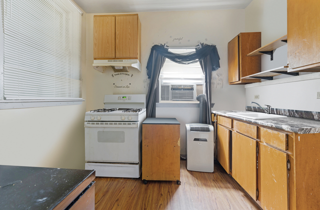 98 W 15th Street, Chicago Heights, IL 60411