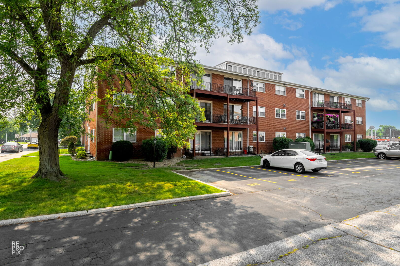 6135 W 94th Street #B1, Oak Lawn, IL 60453