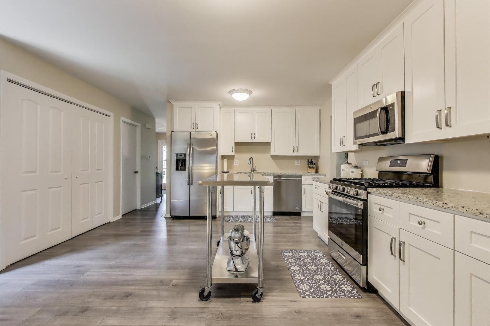 1021 Tamarack Drive, Darien, IL 60561