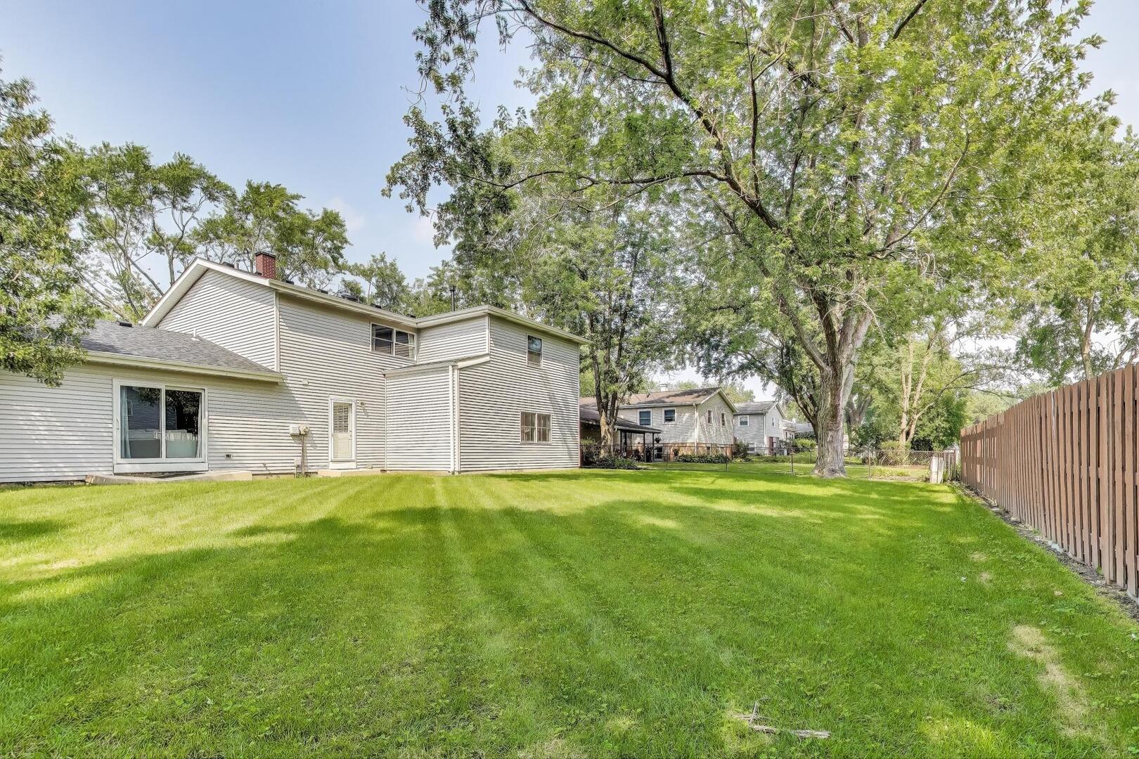 1021 Tamarack Drive, Darien, IL 60561