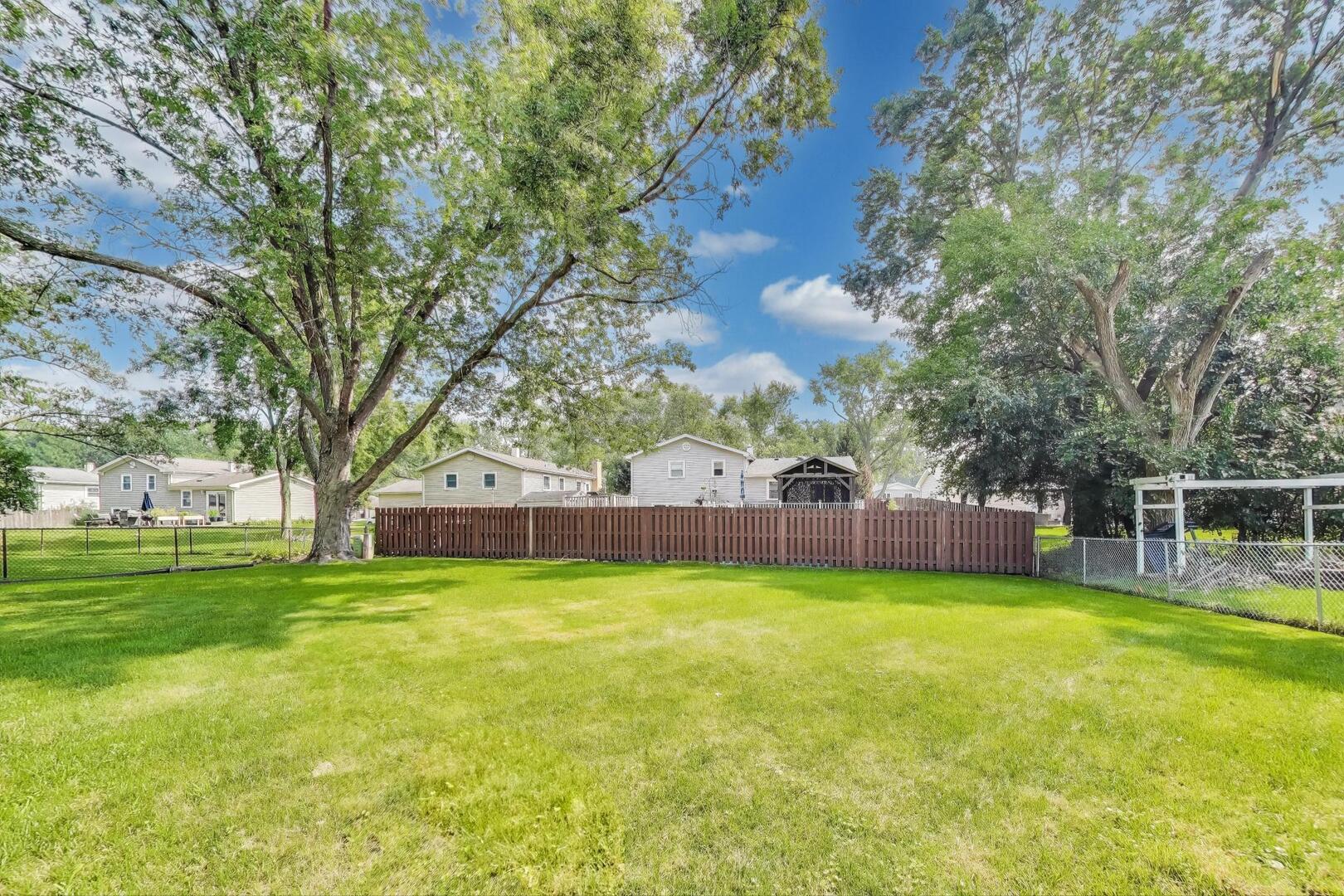1021 Tamarack Drive, Darien, IL 60561