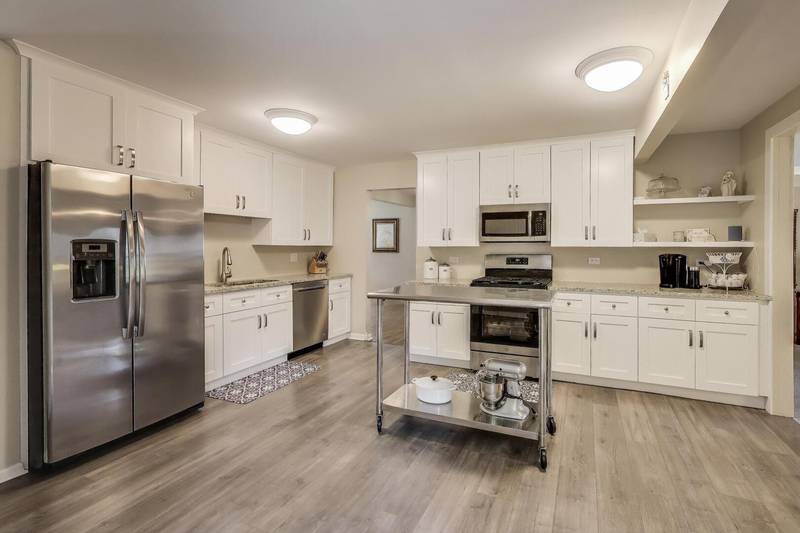 1021 Tamarack Drive, Darien, IL 60561