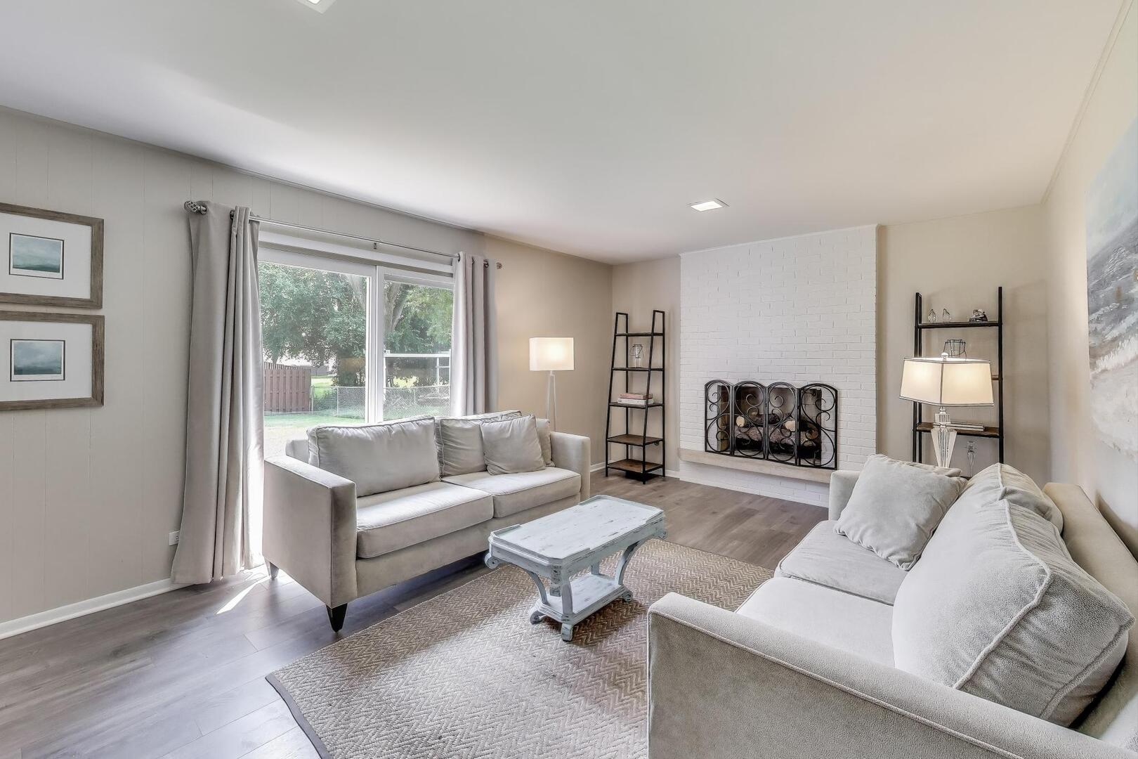 1021 Tamarack Drive, Darien, IL 60561