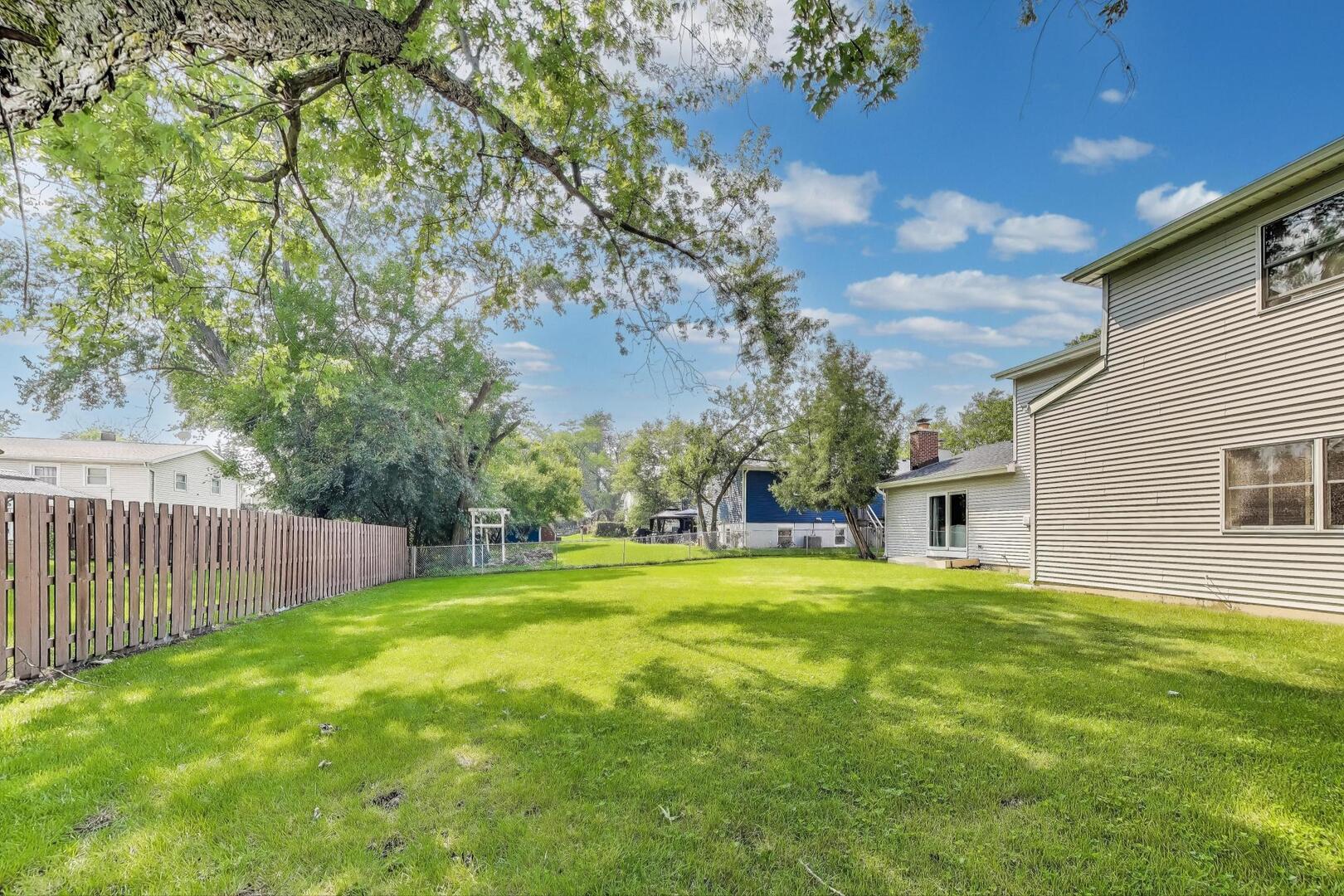 1021 Tamarack Drive, Darien, IL 60561