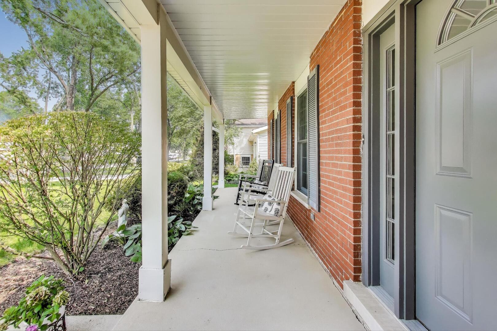 1021 Tamarack Drive, Darien, IL 60561