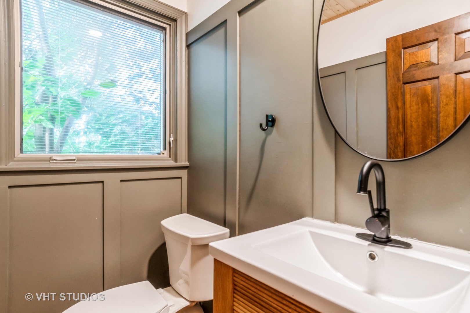 1581 Chippewa Drive, Naperville, IL 60563