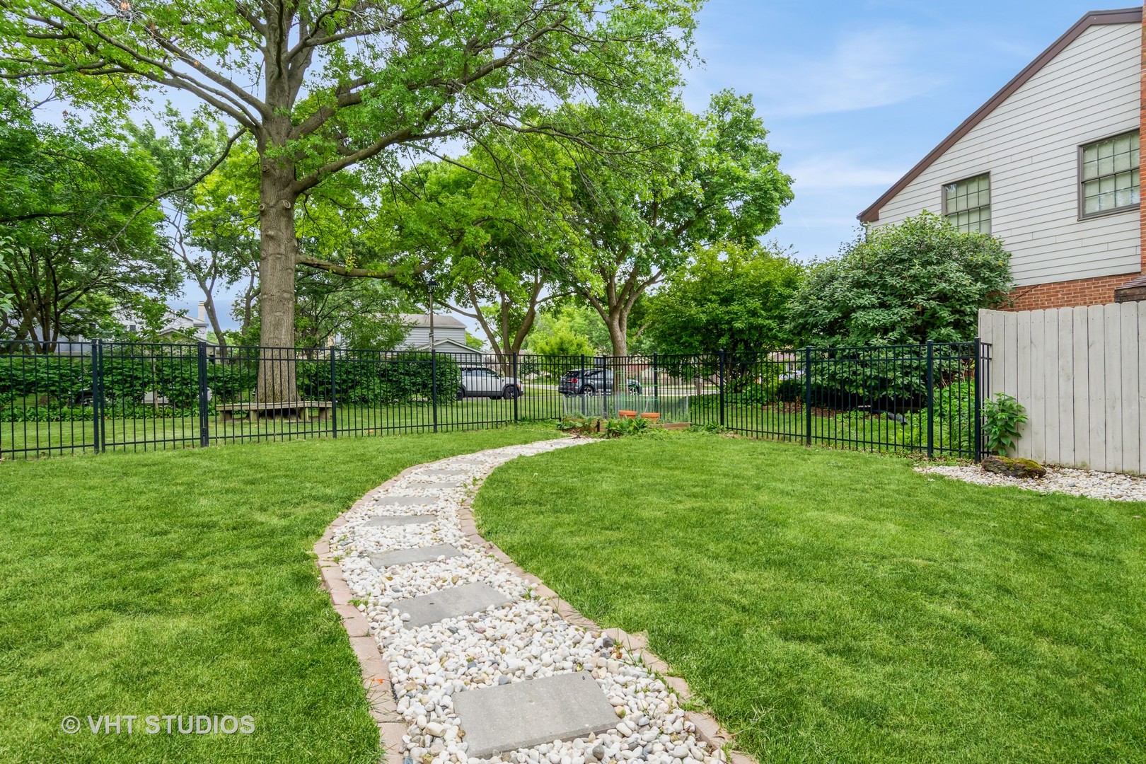 1581 Chippewa Drive, Naperville, IL 60563
