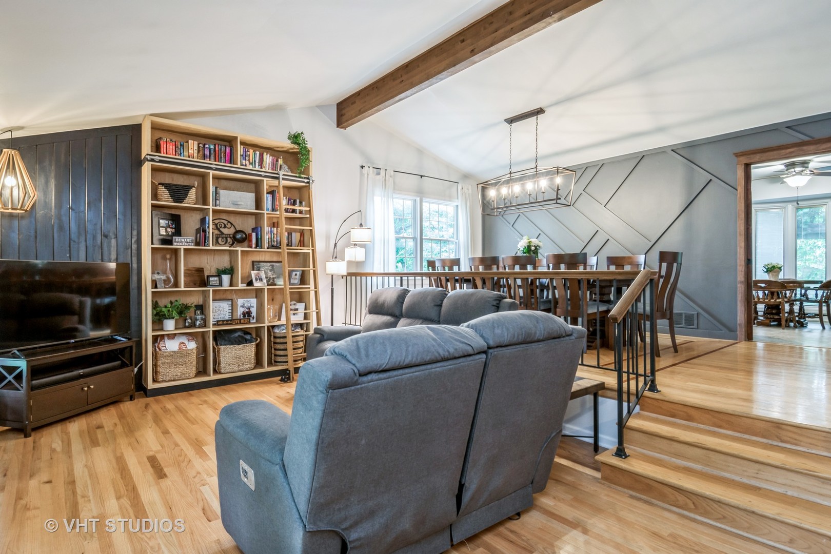 1581 Chippewa Drive, Naperville, IL 60563